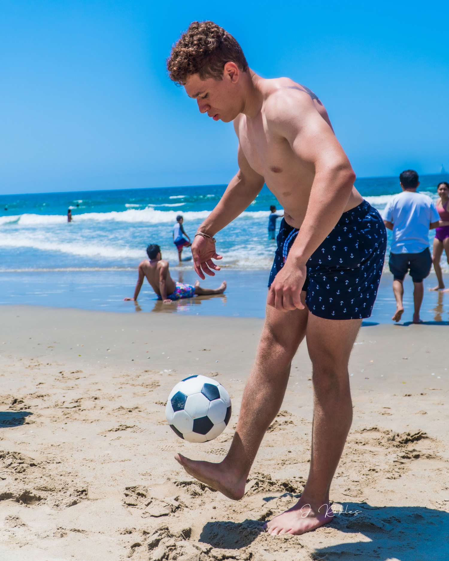 Keepy-uppy on the sand
